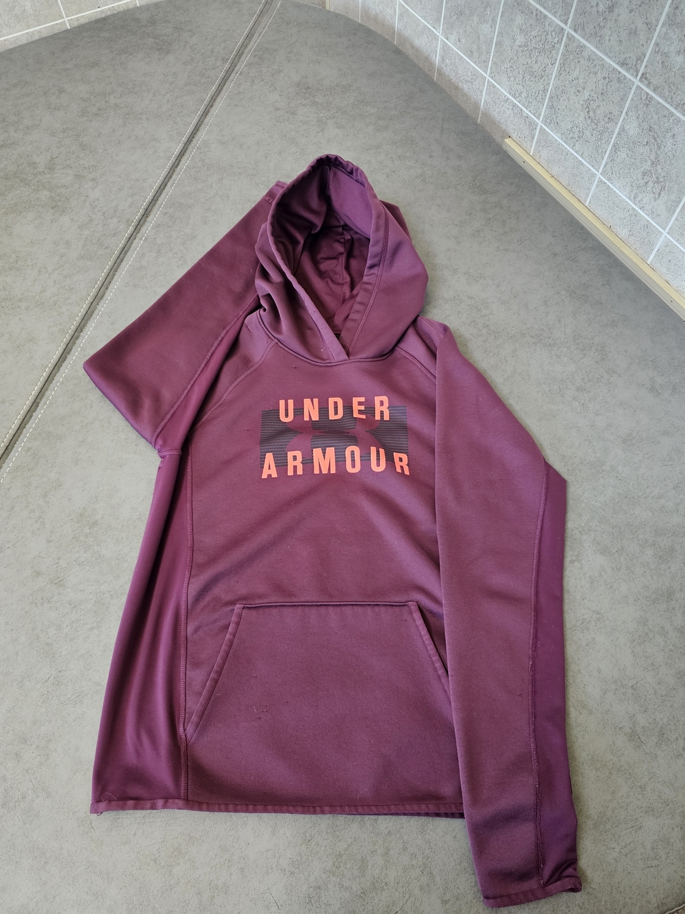 Under Armour Women's Maroon Pullover Hoodie with Orange Logo Size MEDIUM